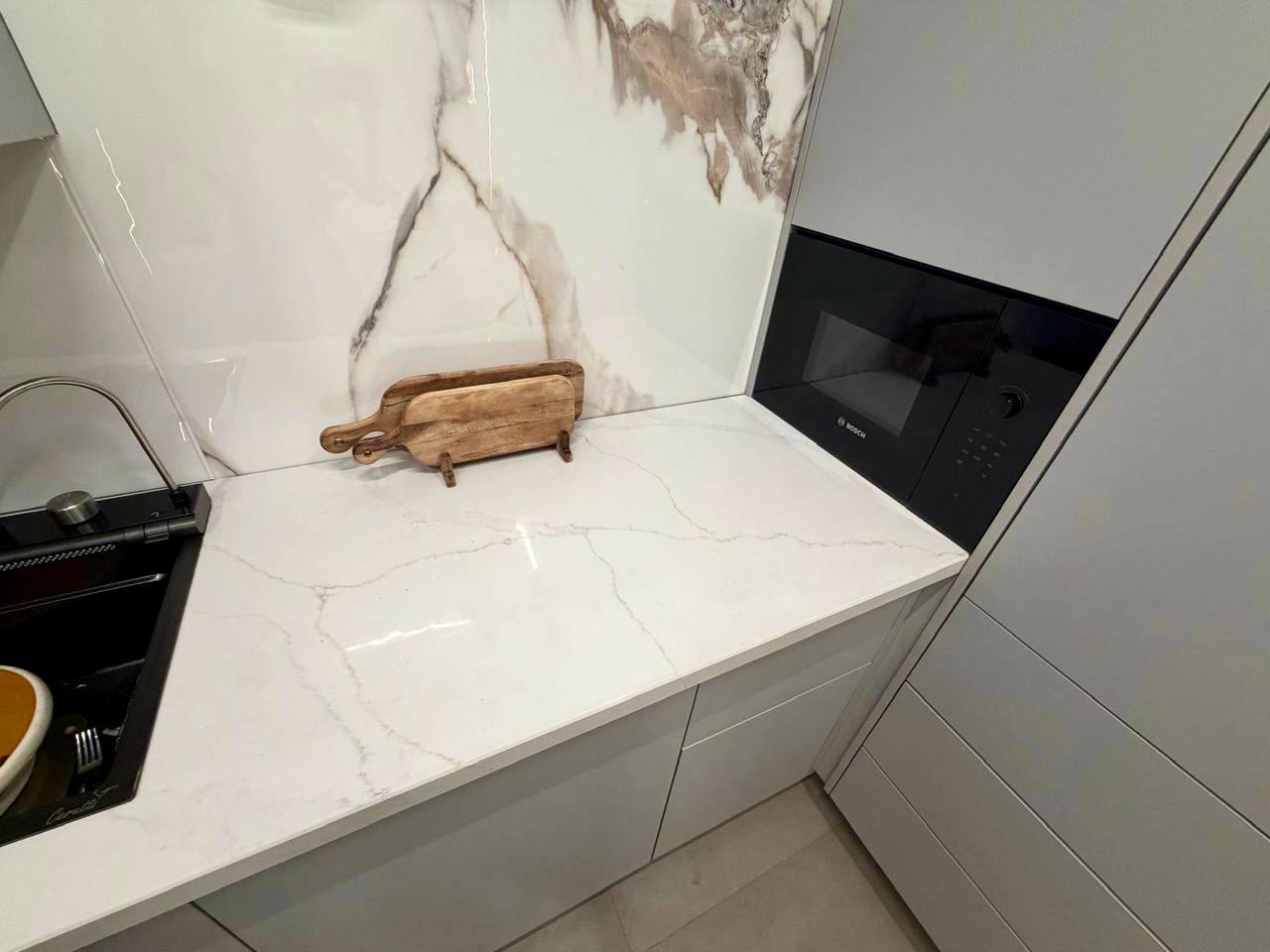 Q757 Calacatta Aurum от Noblle Quartz — воплощение роскоши на вашей кухне — фото 4